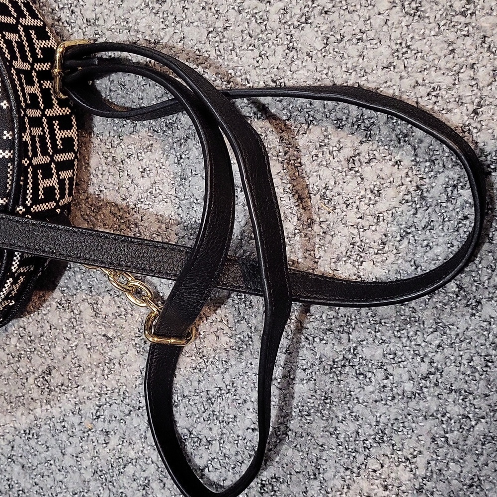 Tommy Hilfiger Crossbody Bag - Picture 12 of 12